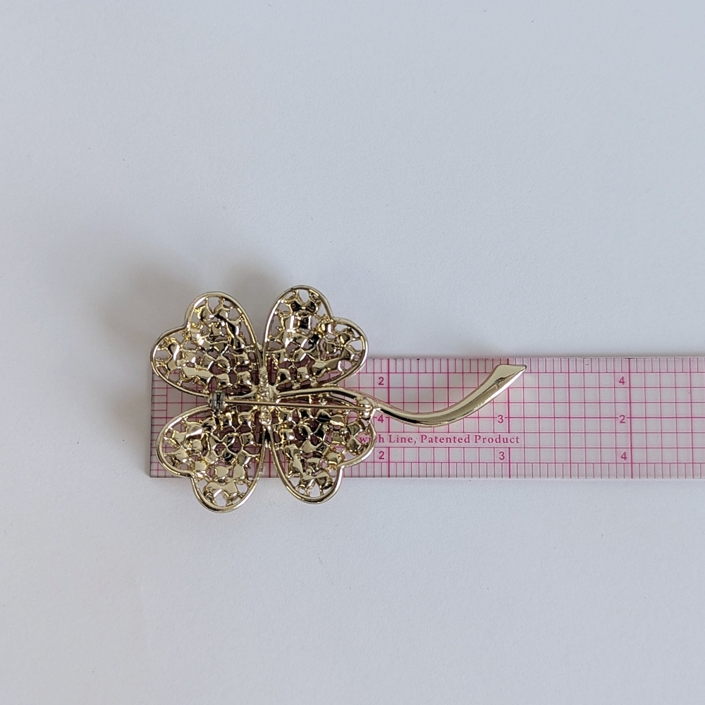 Vintage Sarah Coventry 4-Leaf Clover Brooch Fuchsia Rhinestone Lucky Charm Pin - Picture 9 of 9